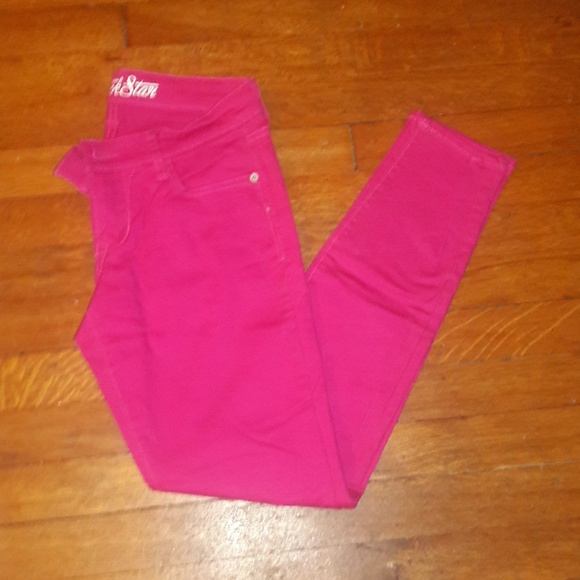 Old Navy Denim - 🔴NWOT Old Navy Rockstar Skinnies🔴